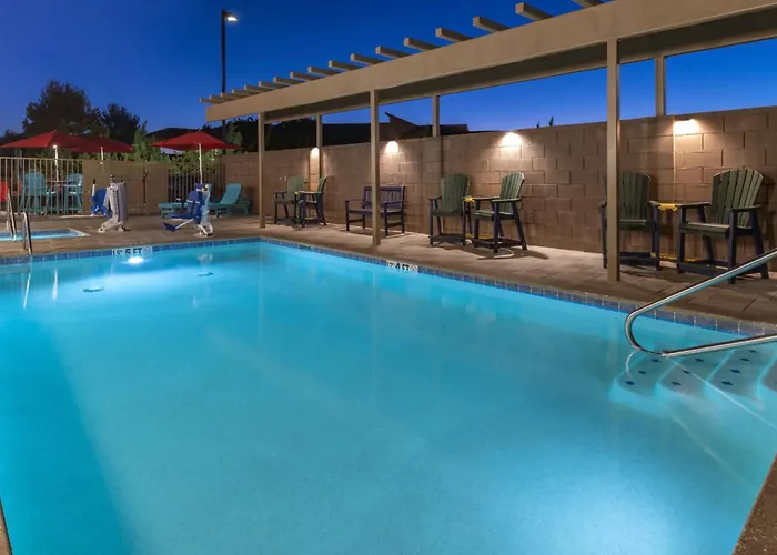 Hotel Home2 By Hilton Kingman